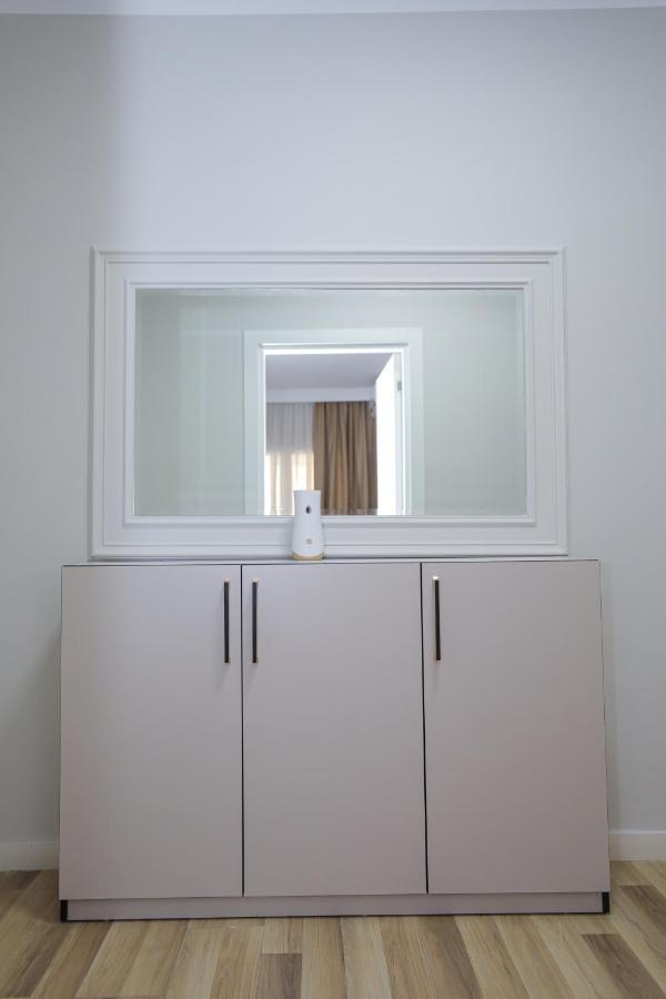 Miku Apartment -Outstanding Apartment At Taiwan Tirana Exterior photo